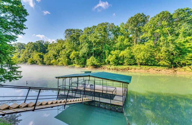 Deck & Gas Grill: Riverfront Home in Heber Springs