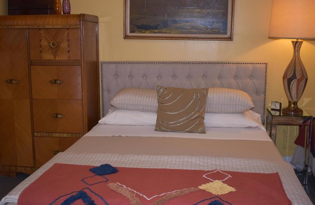 Deck House sleep 4 guests with queen bed, single bed with trundle, private bathroom.