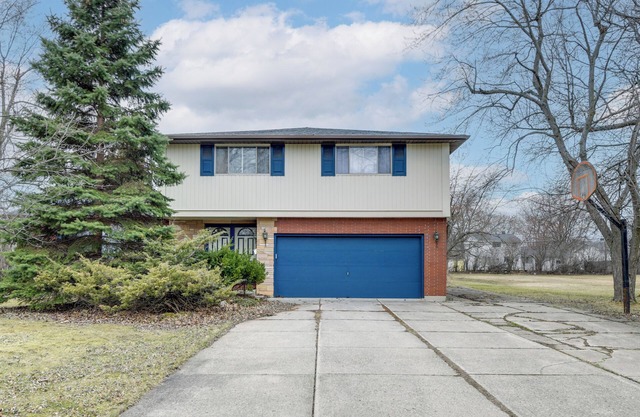 Deck & Seasonal Pool: Spacious Home Near Buffalo!
