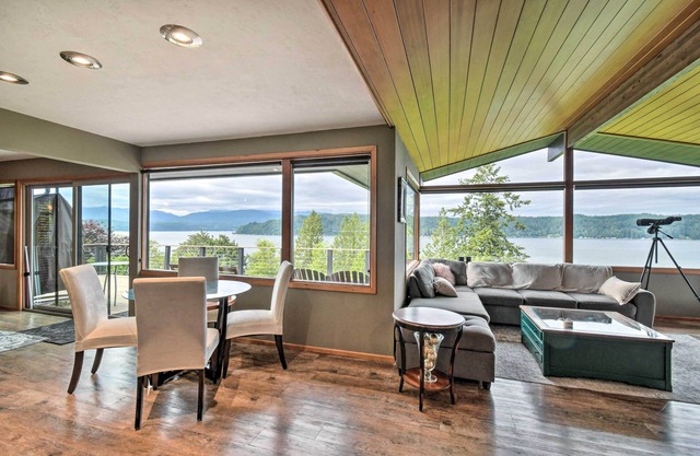 Bright & Airy Home w/ Sweeping View + Hot Tub