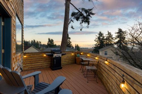Deck Views Fire Pit Pool 3 Mins to Beach Madrona Tree Retreat by AvantStay