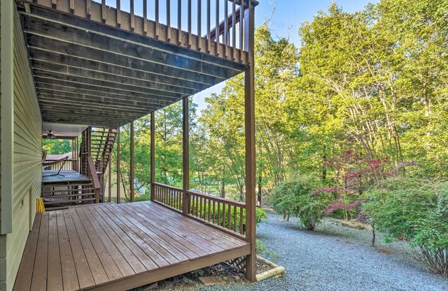 Deck w/ Bbq: Hot Springs Village Apt!