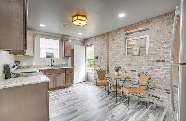Deck, Yard & Outdoor Dining: Destrehan Getaway!