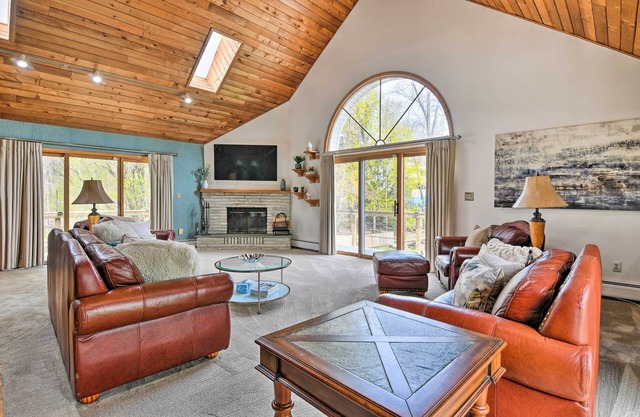 Decked-Out Home: Hot Tub, Pool, Fire Pit & More!