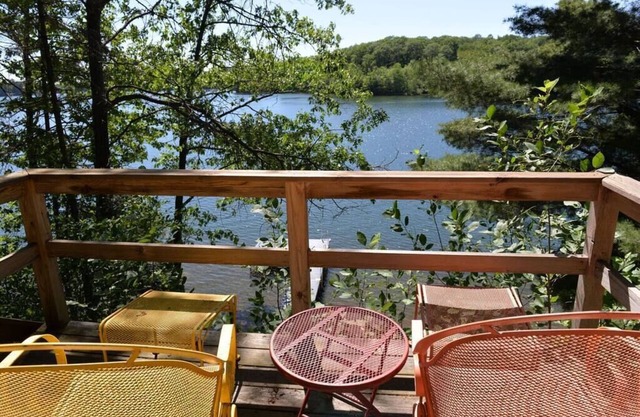Decompression Zone: Peaceful Retreat W/ Lake View