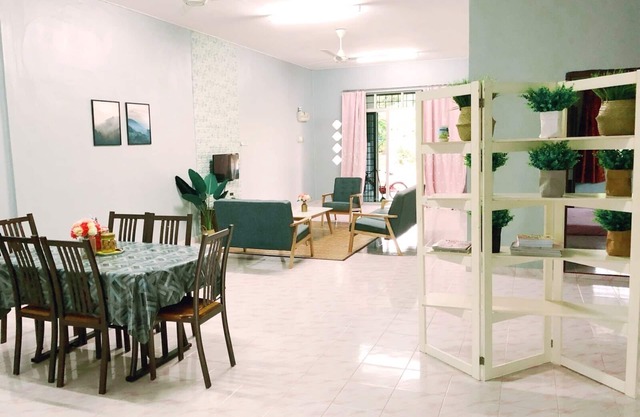 Deena Homestay (Utan Aji), Geräumig, 6-8 Personen, Free Wifi