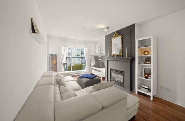Deep Cove Cozy 1BR Condo