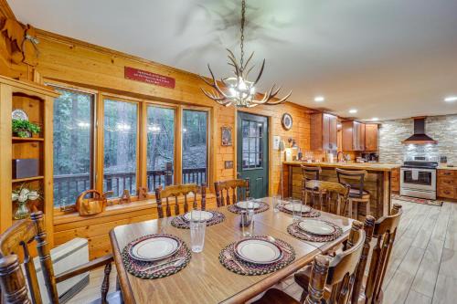 Deep Gap Cabin with Private Deck and Community Perks!