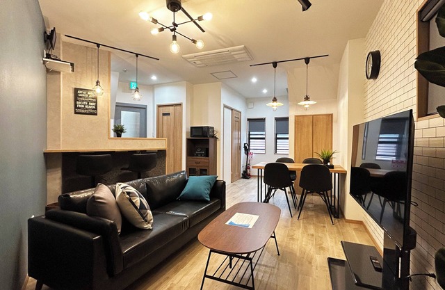 Deep Osaka! A Running Lamp 2 minutes from the station! Ideal location for sightseeing in Namba & USJ Osaka! Up to 6 people are allowed at the same price