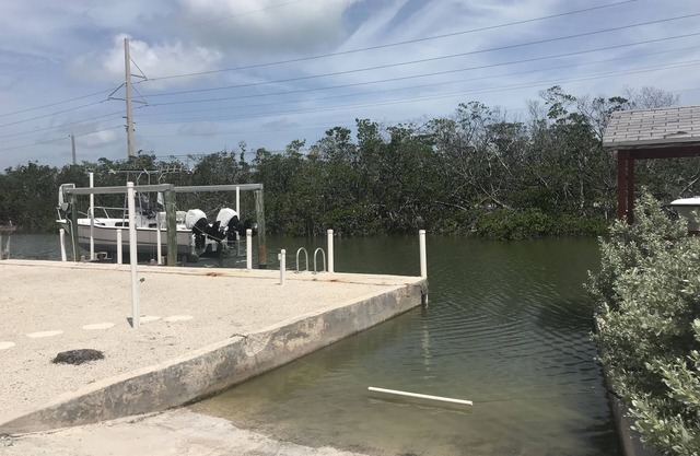 Deep Water Canalfront Home mit Bootsrampe