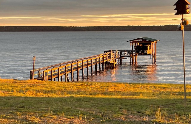 Tiefsee Lake Marion Haus. 4BR 2. 5BA. Fischen Sie vom Dock. In der Nähe Golf. SONNENUNTERGÄNGE