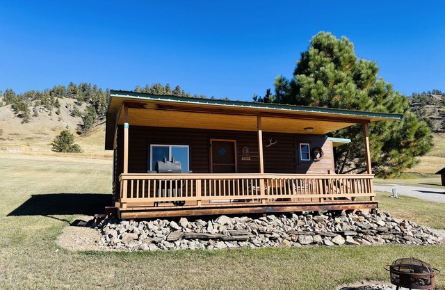Deer Cabin - Mountain Views, Hear Rushing River, Private, Pet Friendly
