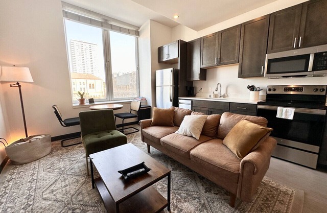 Deer District Studio Apt - One Block from Fiserv and Baird