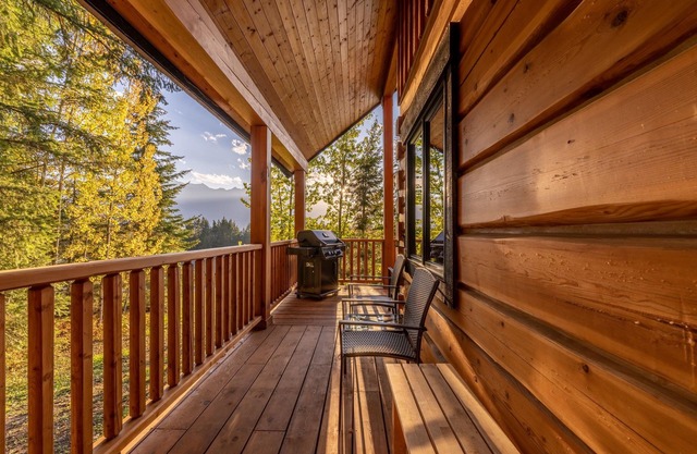 Luxuriöse Blockhütte mit 2 Schlafzimmern in Golden - Canada Select 4 Approved