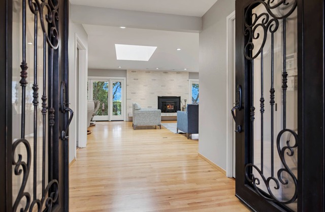 Deer Meadows: Beautiful 4 Bedroom 3 Bath with Valley Views