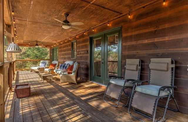 Deer Ridge - Pet Friendly | Hot Tub | Pool Table