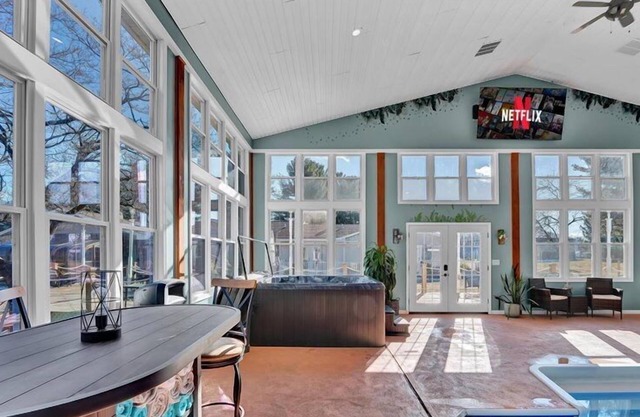 Deer Run Retreat W/ Indoor Pool & Hot Tub