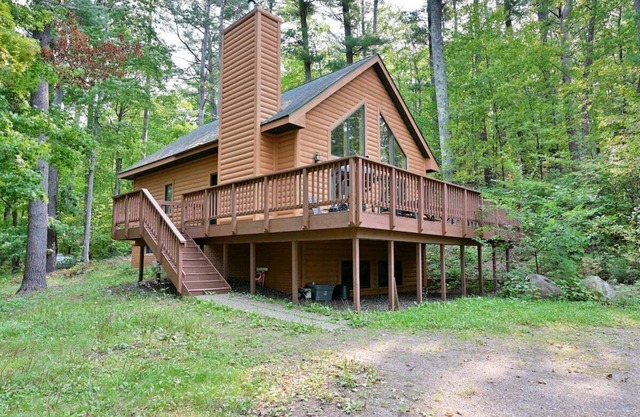 Wunderschönes Blockhaus mit Pontonboot auf dem Delta Lake in Iron River, WI!