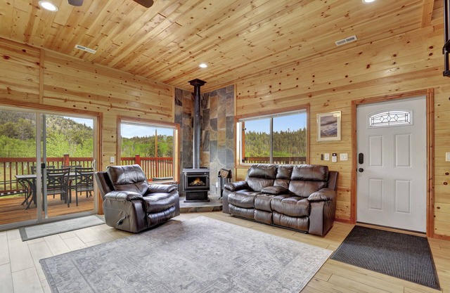 Deer Valley Cabin | Dog Friendly Home