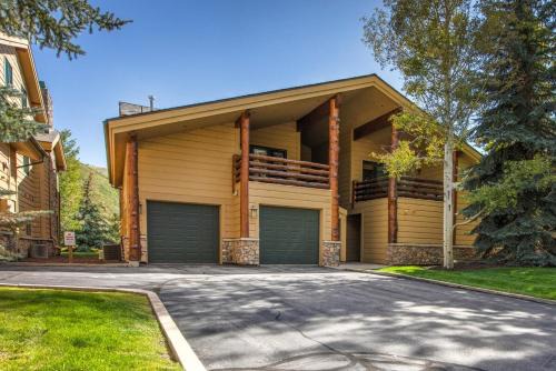 Deer Valley Pet Friendly Hot Tub, Cabin Vibes, Great Views!