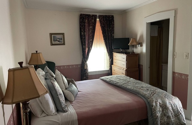 Deerfield Valley Inn - Standard Room 6