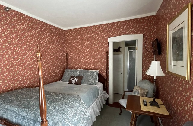 Deerfield Valley Inn - Standard Room 7