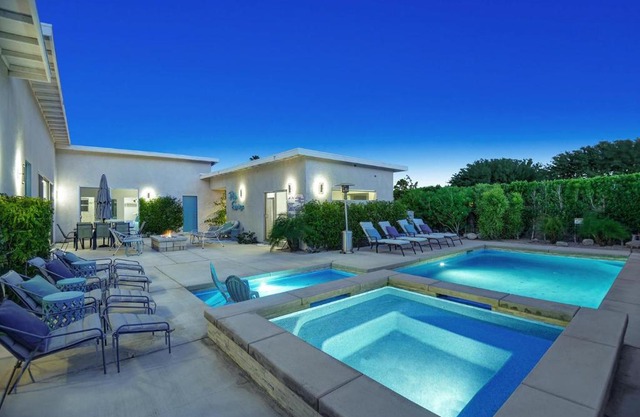 Deja Blue - Meredith Lodging