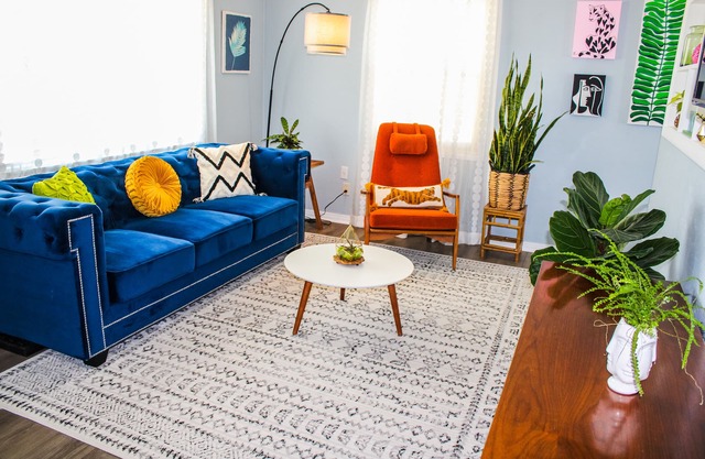 DEJA BLUE *Mid-Mod House *2Br/1Ba/1Ga* Near I27/I40*