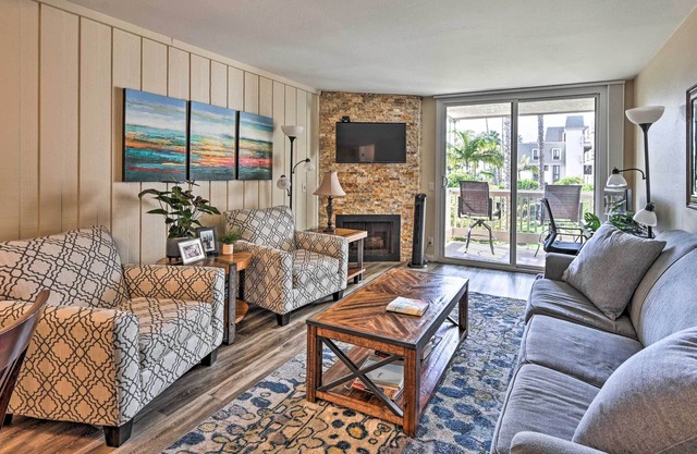 'Deja Blue' Oceanside Condo on Beach w/ Pools!