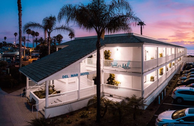 Del Mar Beach Hotel