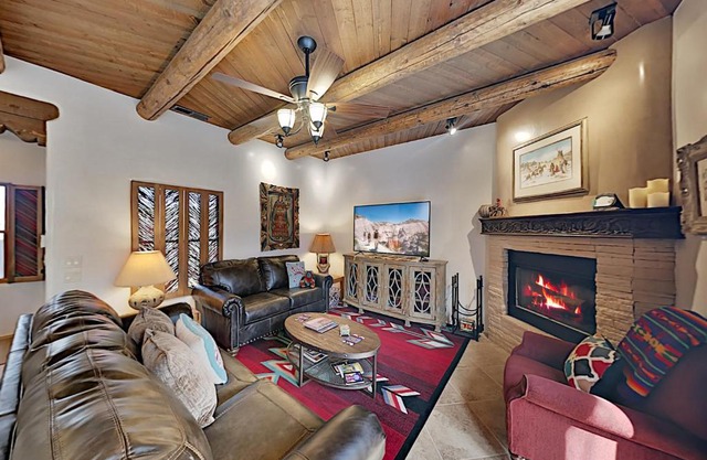 Del Norte Manor Unit B
