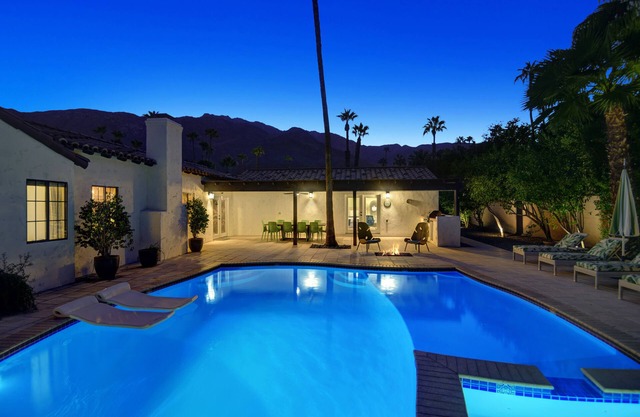 Del Sol Retreat - Old Las Palmas. NEW LISTING!