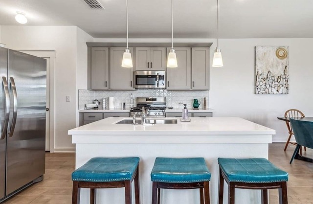 Del Valle · Pit Stop Retreat | Sleeps 10