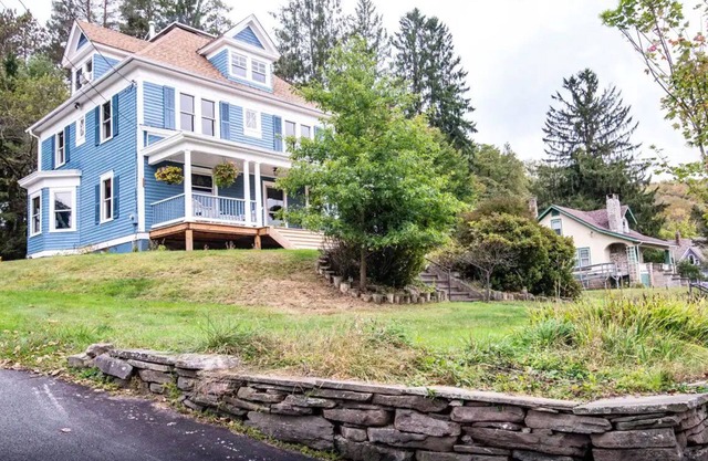 Delaware Valley getaway with wood stove and hot tub