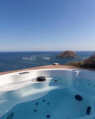 DELFIN Luxury Villa Water Front Jacuzzi