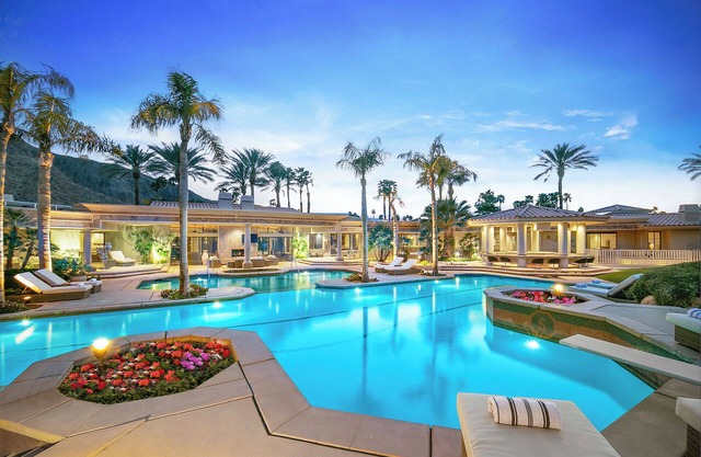'Delgado Estate' Massive 16 bedroom home, Huge Pool, Private and Secluded, Sleeps 32