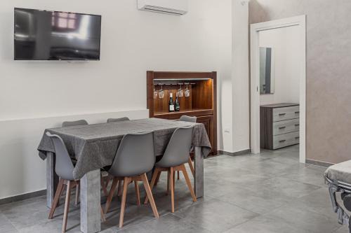 Delia home service