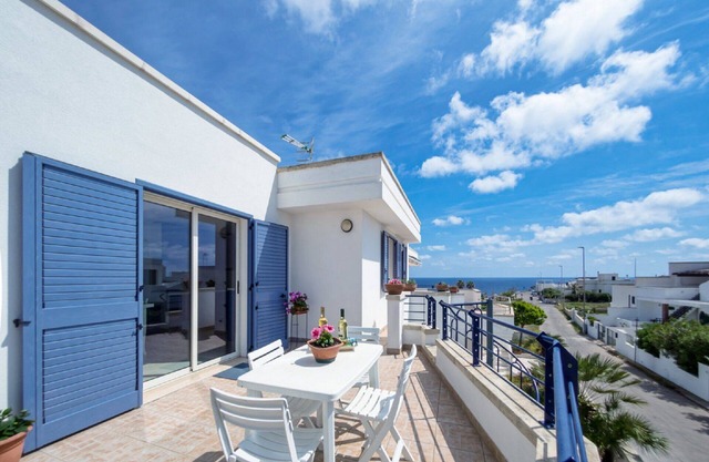 KÖSTLICHES PENTHOUSE AM MEER, KOSTENLOSES WI-FI, MEERBLICK, DUSCHE IM FREIEN