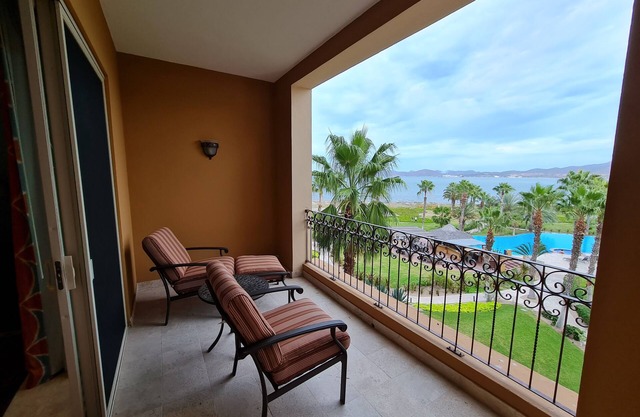 Delight your morning with this amazing view.D401