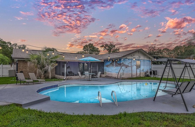 Delighted Modern Home private pool&patio