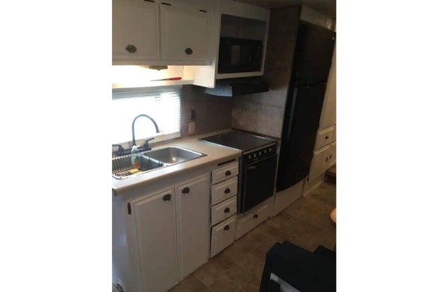 Delightful 1-bedroom City camper with free parking