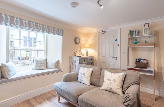 Herrliche 1-Zimmer-Wohnung im Erdgeschoss im Zentrum von Falmouth mit Innenhof
