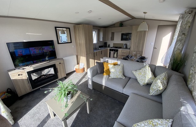 Delightful 2-Bed Holiday Home On The Welsh Coast