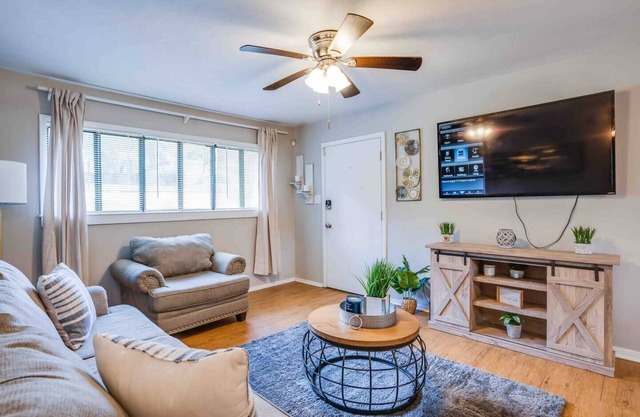 Delightful 3-bedroom house walking distance to FSU/Doak