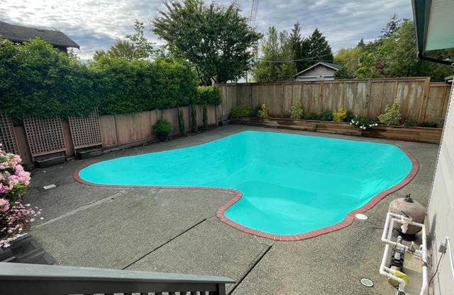 Delightful 3 bedroom guest house with free parking and internet