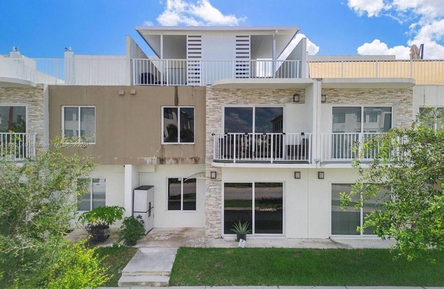Delightful 3-bedroom house with Sunset views