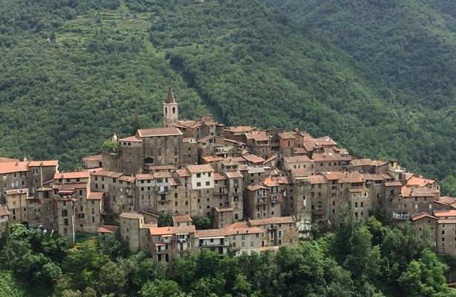 Herrliche Wohnung in der Nähe des Platzes von Apricale