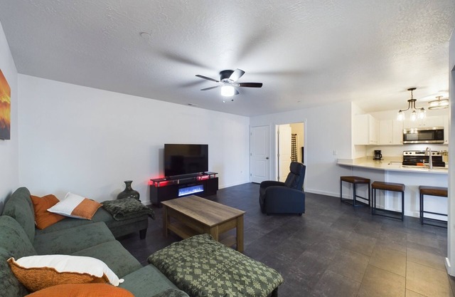 Delightful Centrally Located Condo in Kellogg Idaho Offering Comfort and Style.