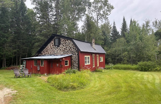 Delightful cordwood cabin -Westmore near Burke Mtn, Lake Willoughby - Jay Peak.