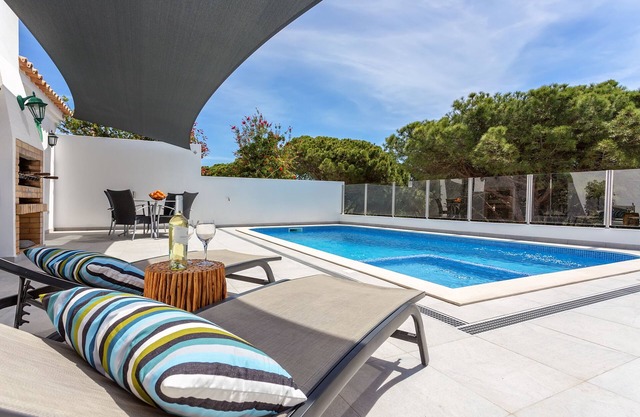 Delightful Dunas Villa: private heated pool, golf discounts walk to beach